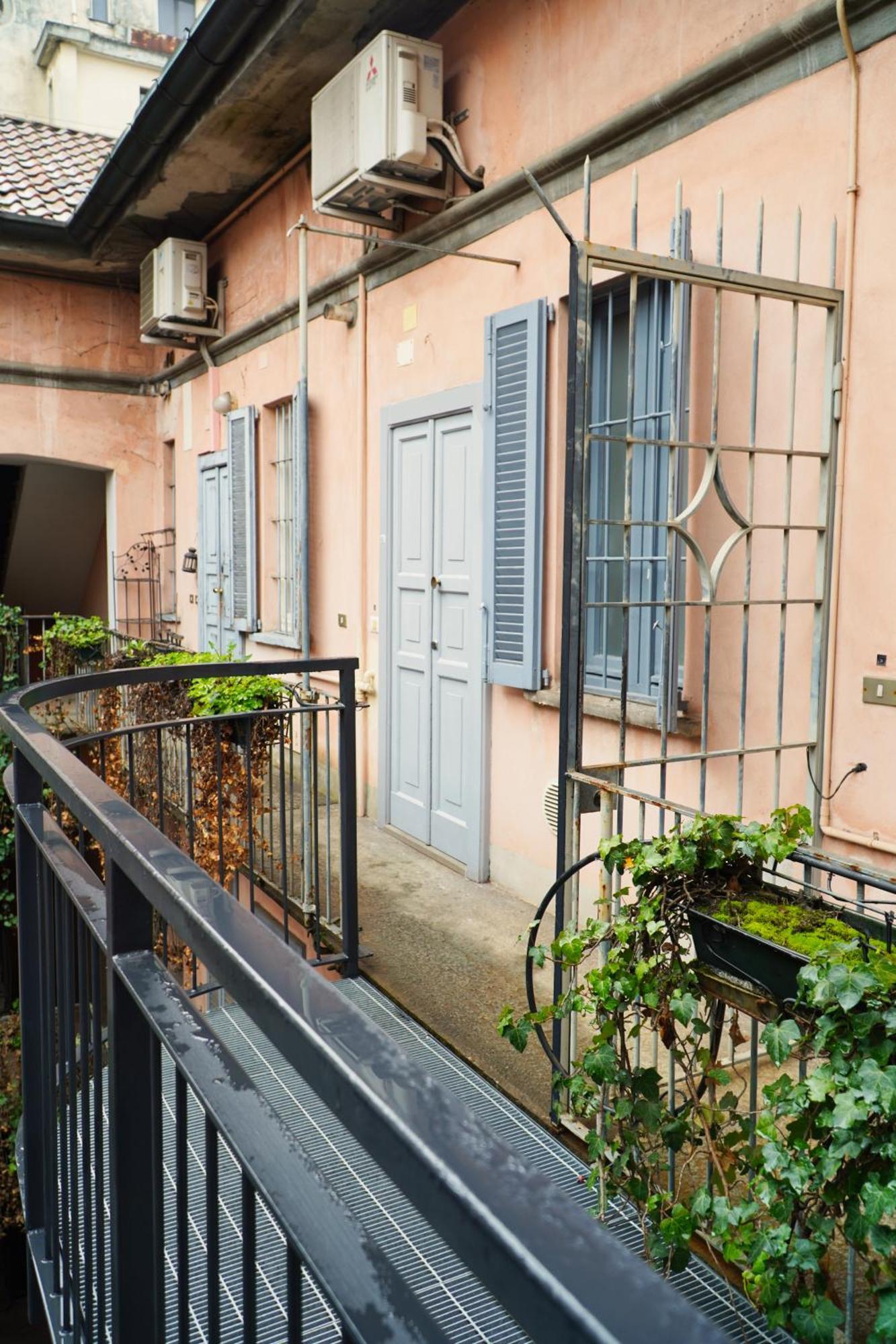 Sant'ambrogio Historic - In Front Of Cattolica Apartment Mailand